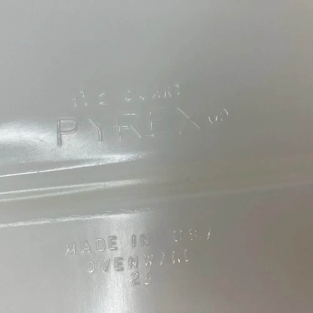 Vtg Pyrex Town and Country 1.5 Qt Divided Casserole Dish Oval with Clear Lid